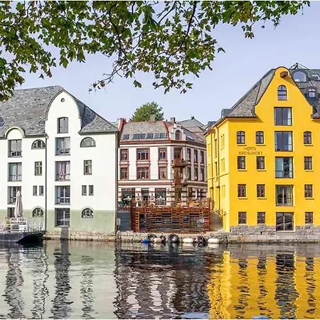 Beautiful Fjord View, High Standard, Fully Equipped Apartamento
